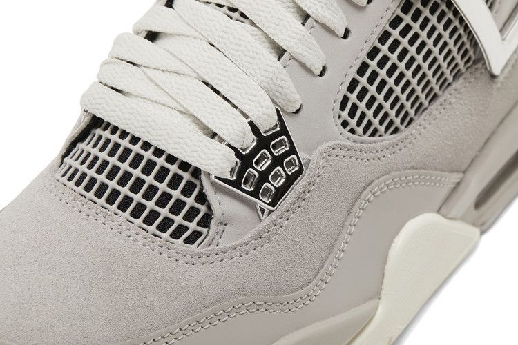 Air Jordan 4 Retro Frozen Moments