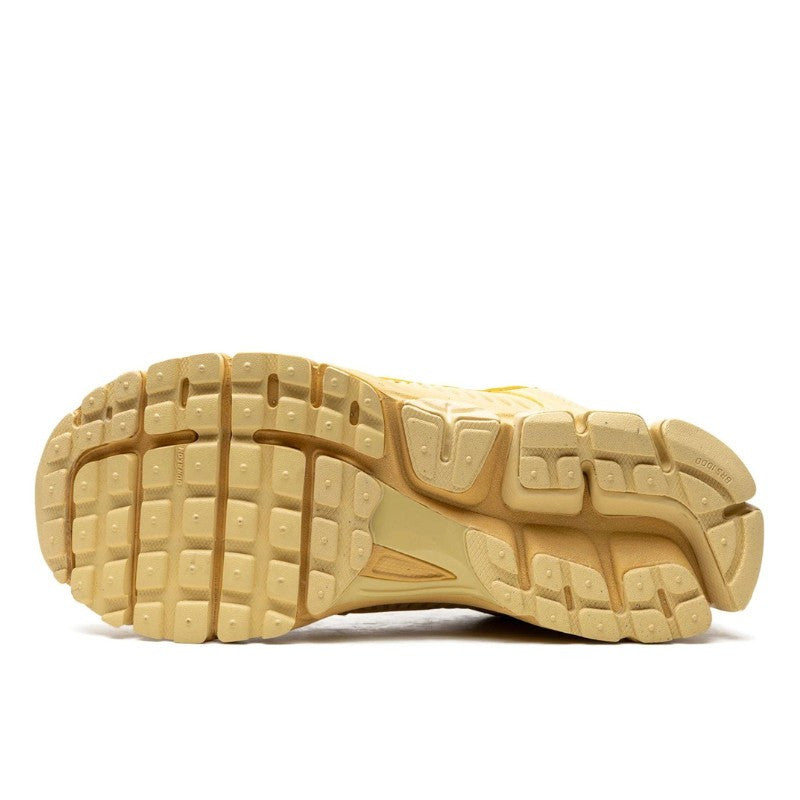 Zoom Vomero 5 Saturn Gold