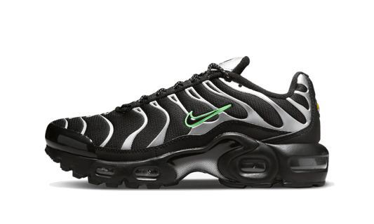 air-max-plus-black-silver-green-strike-basketsold