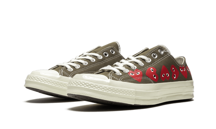 chuck-taylor-all-star-70s-ox-comme-des-garons-play-multi-heart-green-basketsold