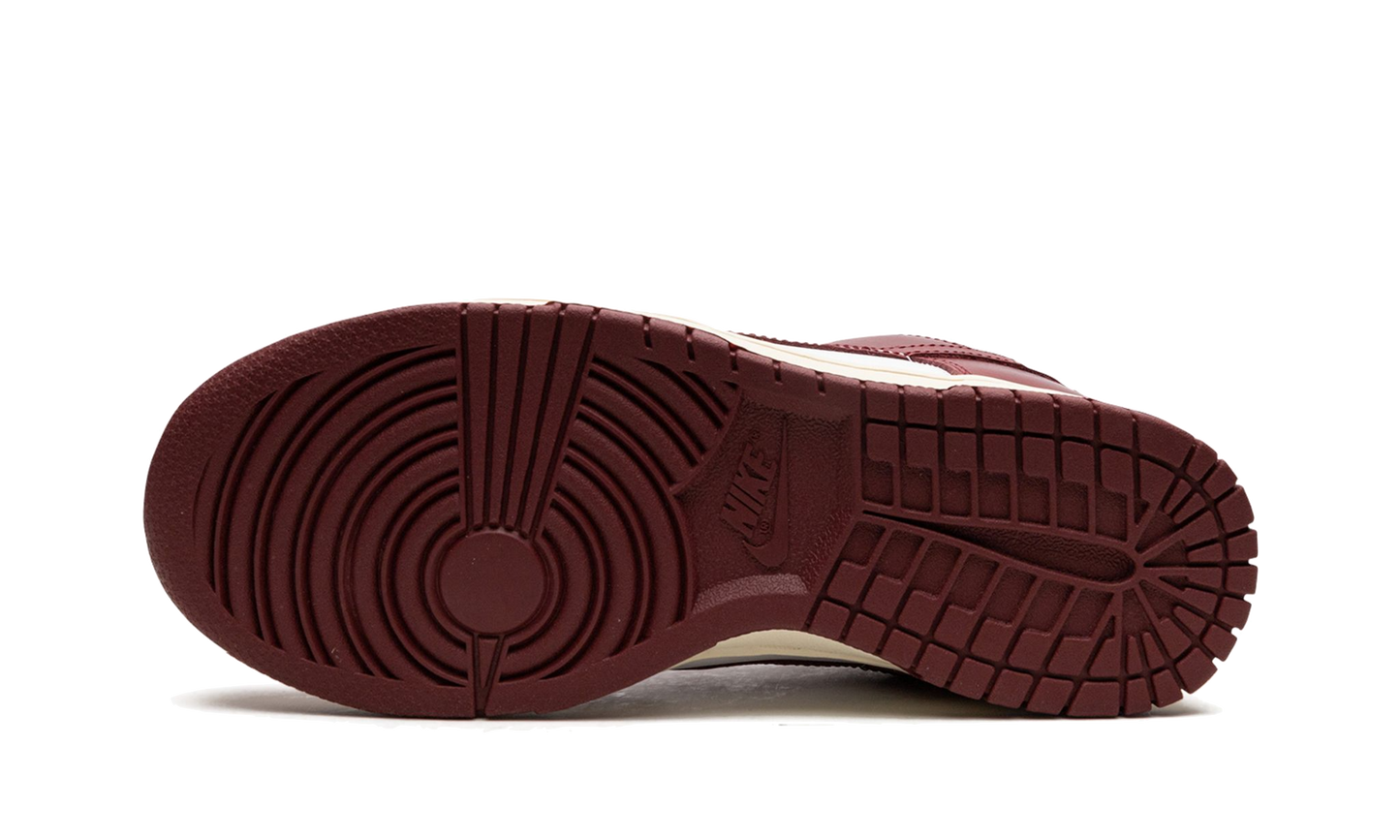 dunk-low-prm-team-red-basketsold