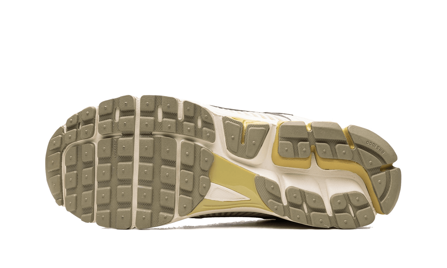 zoom-vomero-5-light-bone-medium-olive-basketsold