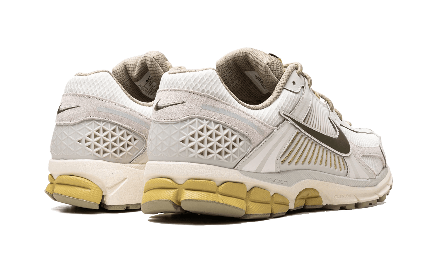 zoom-vomero-5-light-bone-medium-olive-basketsold