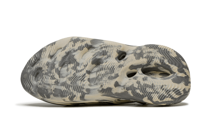 yeezy-foam-rnnr-mxt-moon-gray-basketsold