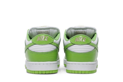 SB Dunk Low Supreme Stars Mean Green (2021) - DH3228-101