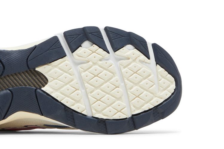 990 V3 Kith Daytona - M990KH3