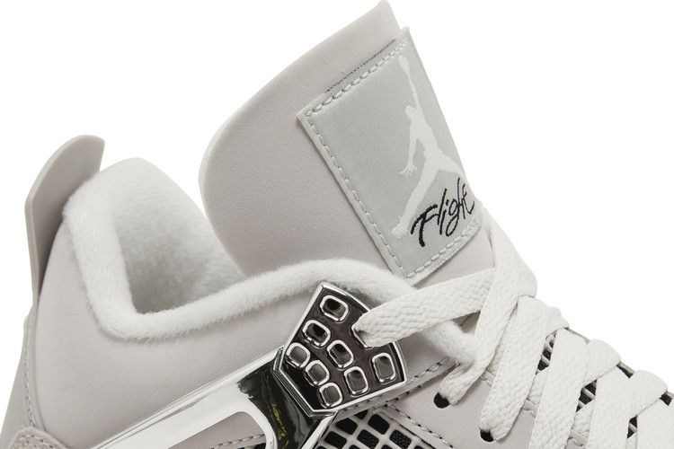 Air Jordan 4 Retro Frozen Moments