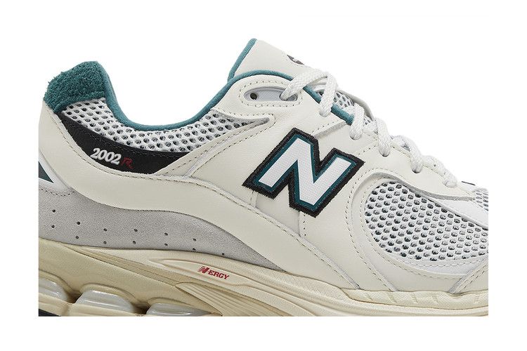 New Balance 2002R Sea Salt Vintage Teal
