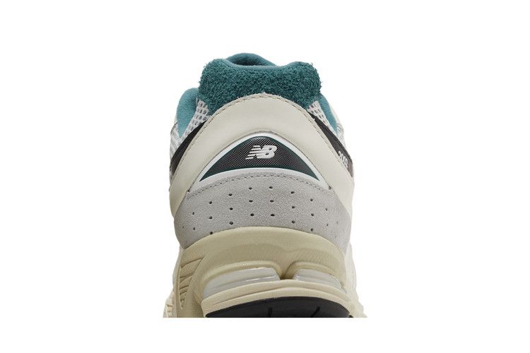 New Balance 2002R Sea Salt Vintage Teal
