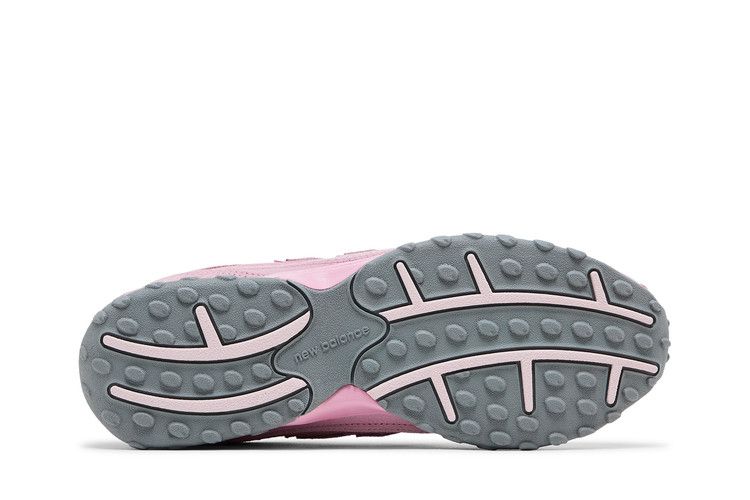 New Balance 204L Pastel Pink