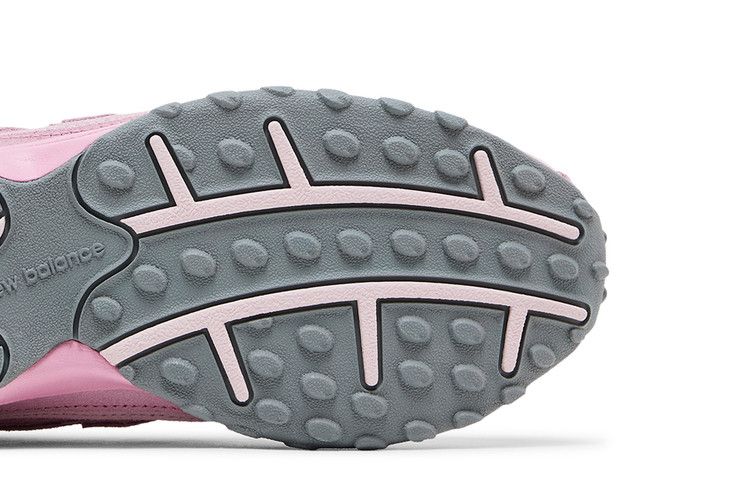New Balance 204L Pastel Pink