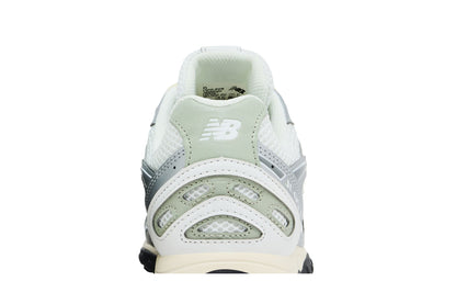 New Balance 204L Silver Metallic Sage Green