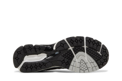 New Balance 860 Black White Silver