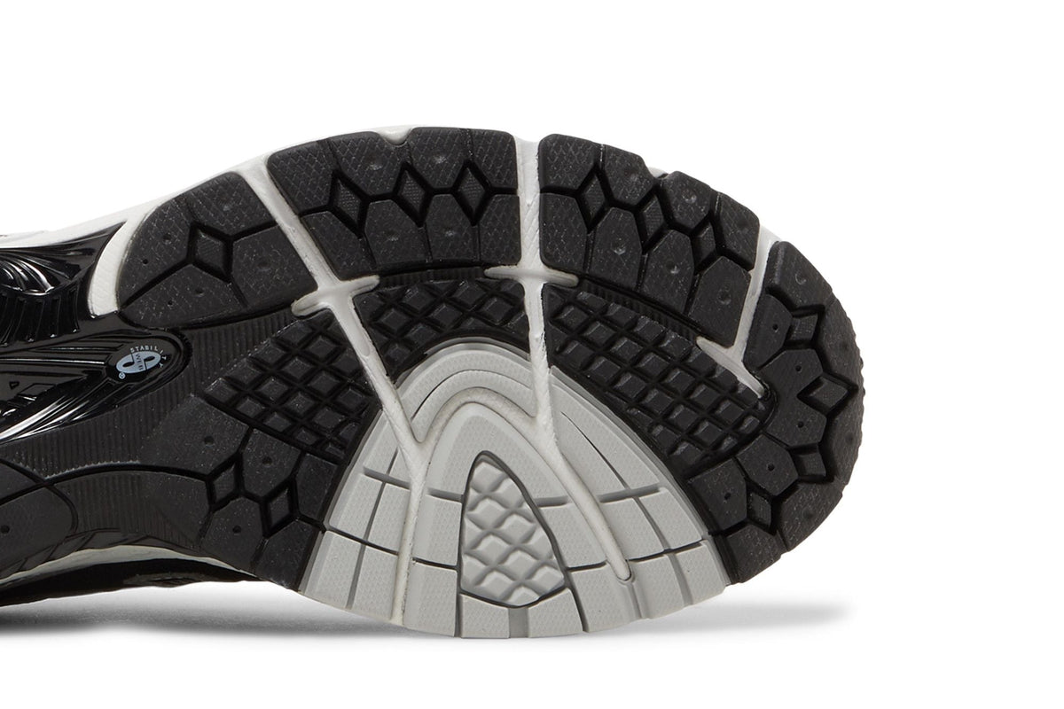 New Balance 860 Black White Silver