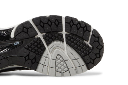 New Balance 860 Black White Silver