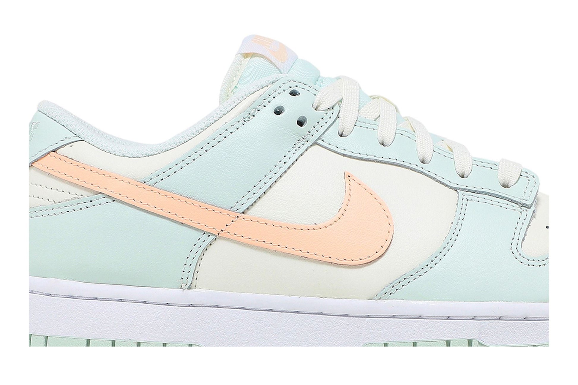 Nike Dunk Low Barely Green