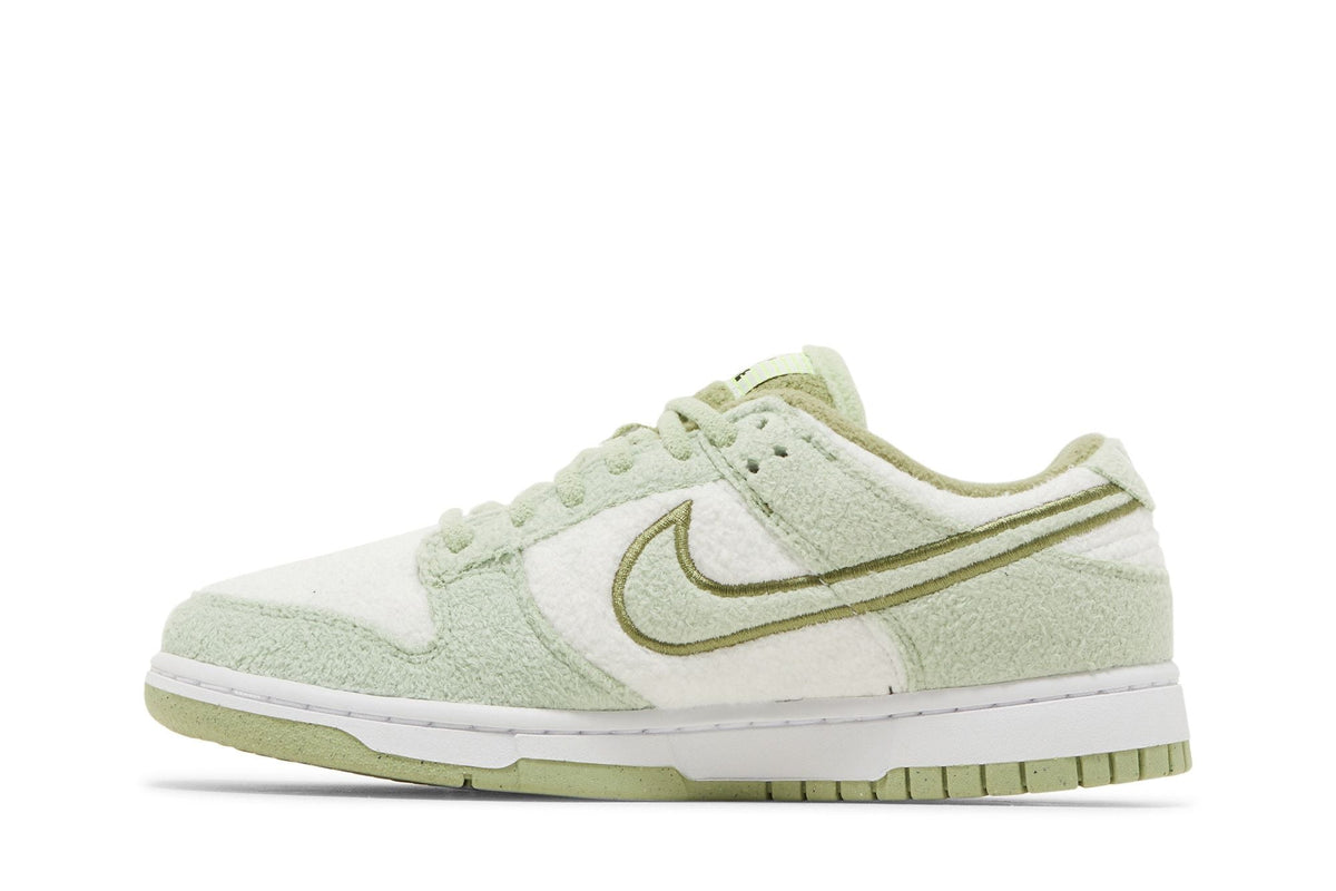 Nike Dunk Low SE Fleece Green