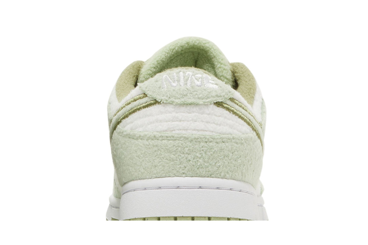 Nike Dunk Low SE Fleece Green