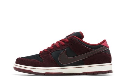 Nike SB Dunk Low Riot Skateshop