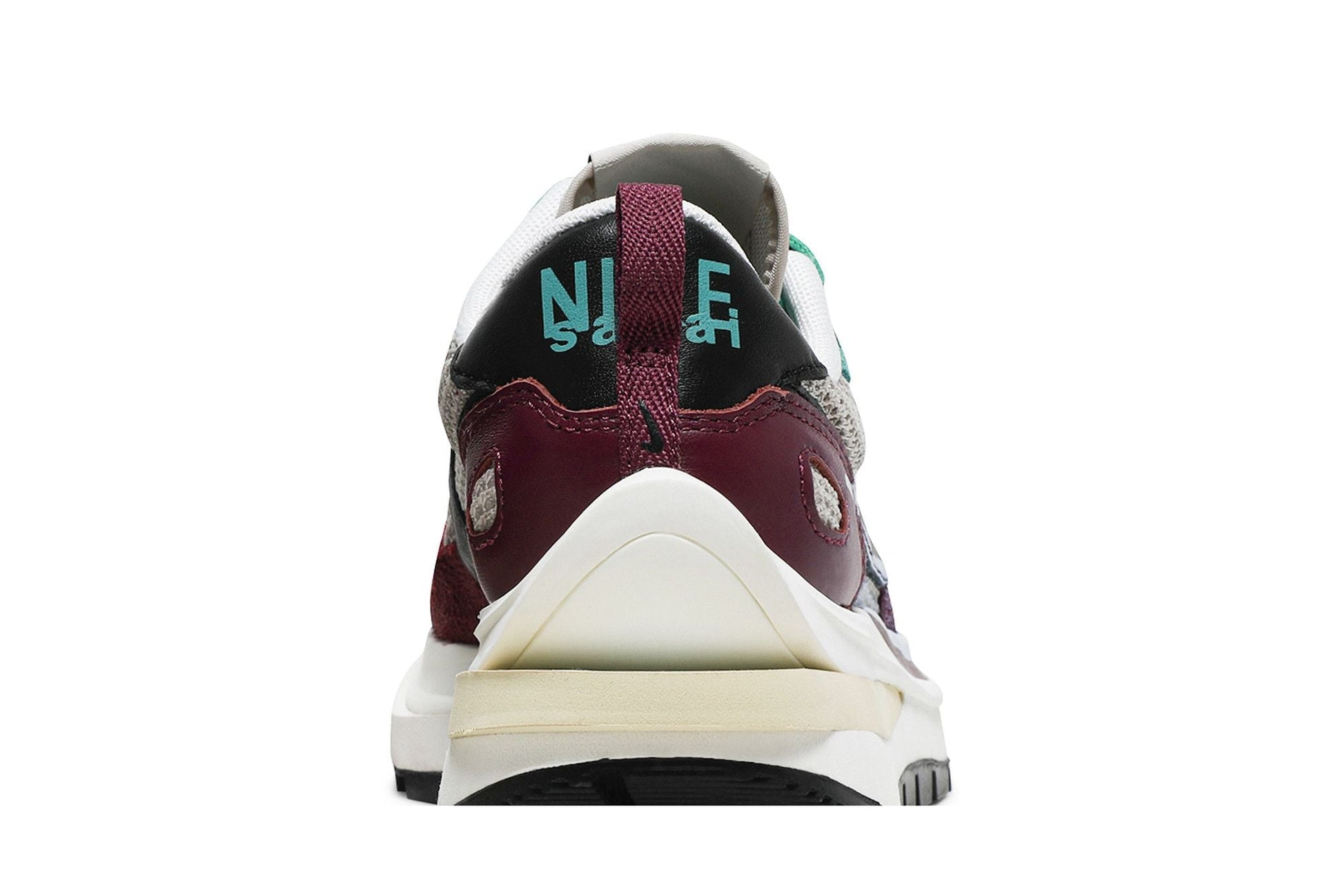 Nike Vaporwaffle Sacai Villain Red Neptune Green