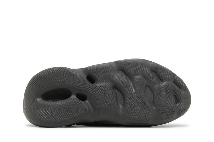 Yeezy Foam RNNR Carbon