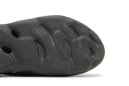 Yeezy Foam RNNR Carbon