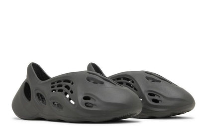 Yeezy Foam RNNR Carbon
