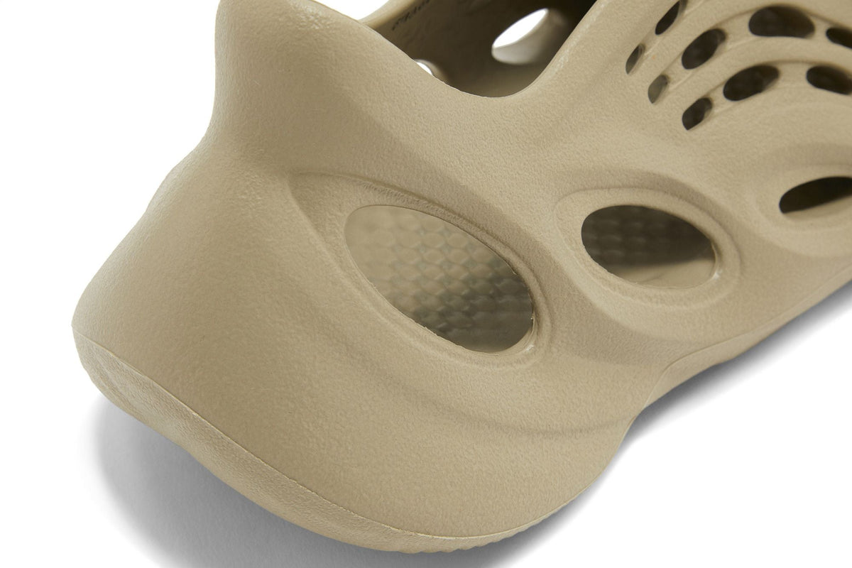 Yeezy Foam RNNR Stone Salt