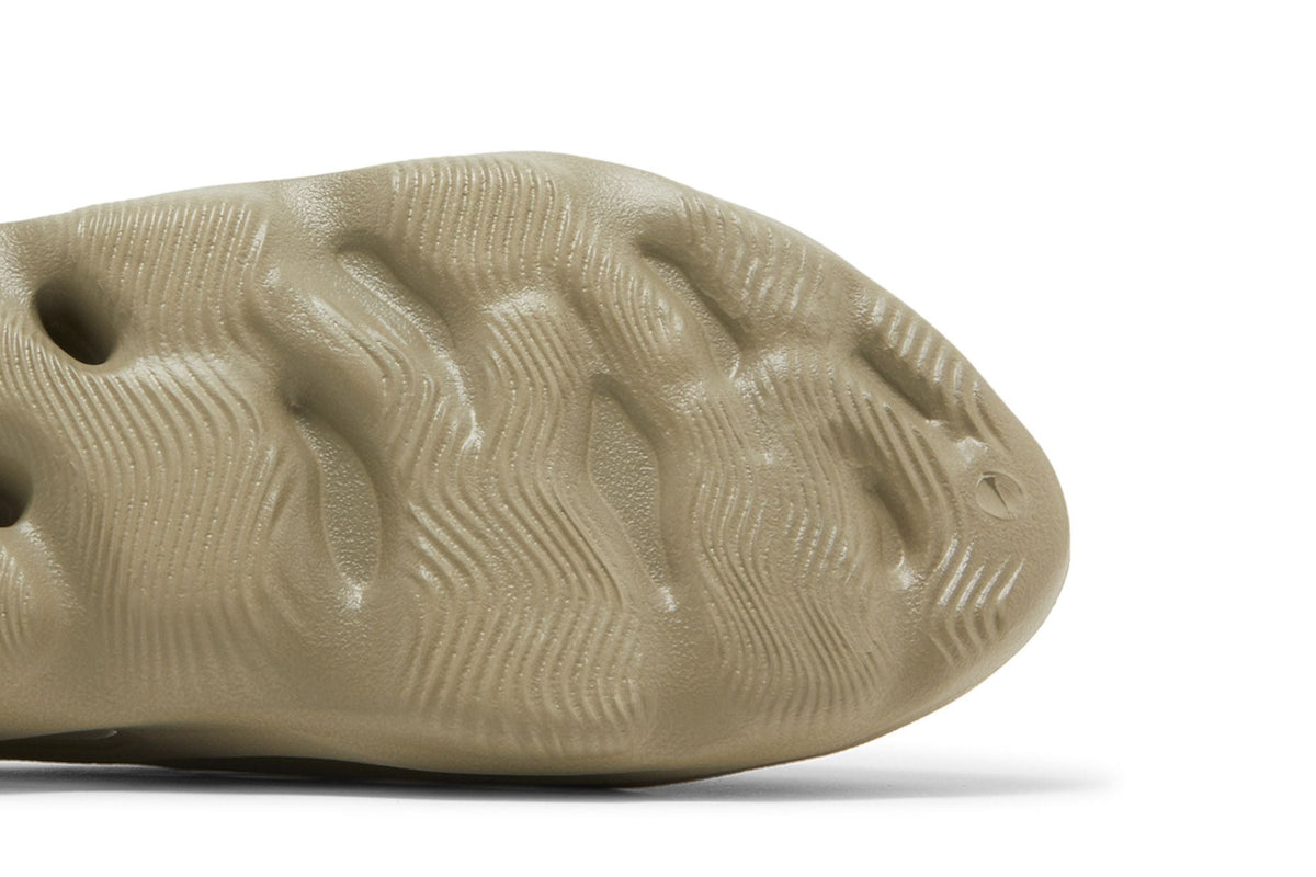 Yeezy Foam RNNR Stone Salt