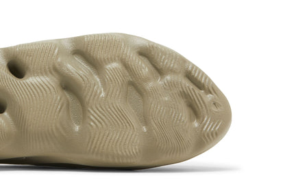 Yeezy Foam RNNR Stone Salt