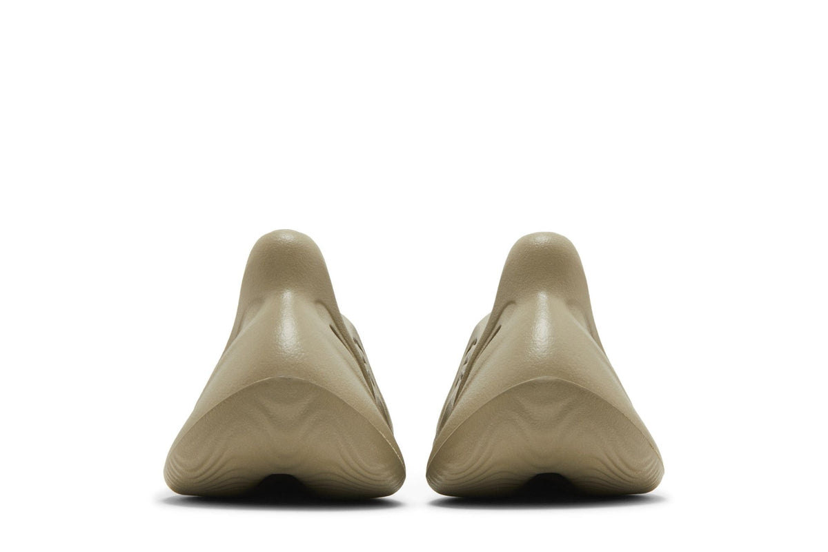 Yeezy Foam RNNR Stone Salt