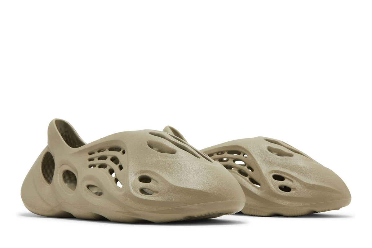 Yeezy Foam RNNR Stone Salt