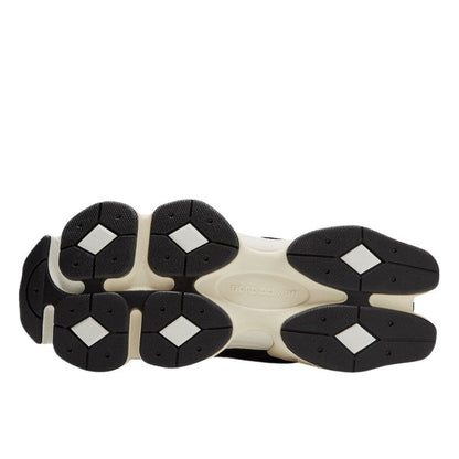 9060 Black White