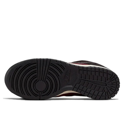 Dunk Low SE Fleece Burgundy Crush