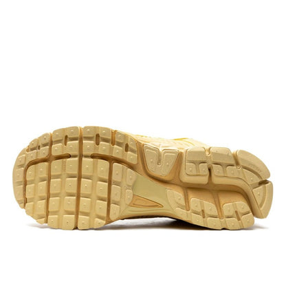 Zoom Vomero 5 Saturn Gold