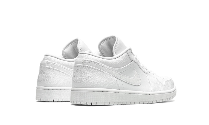 air-jordan-1-low-triple-white-basketsold