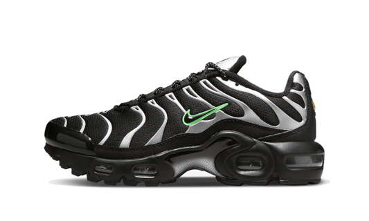 air-max-plus-black-silver-green-strike-basketsold