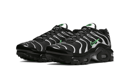 air-max-plus-black-silver-green-strike-basketsold