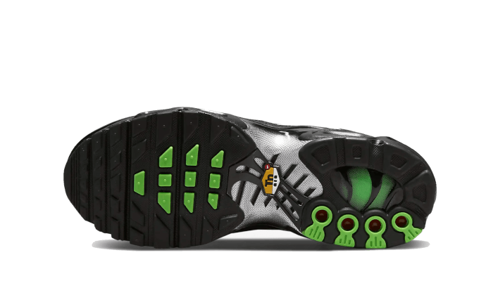 air-max-plus-black-silver-green-strike-basketsold