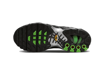 air-max-plus-black-silver-green-strike-basketsold