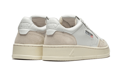 medalist-leather-suede-low-white-basketsold