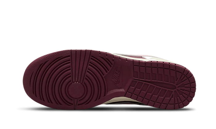 dunk-low-retro-prm-valentines-day-2023-basketsold