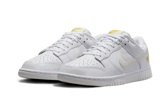 dunk-low-yellow-heart-basketsold