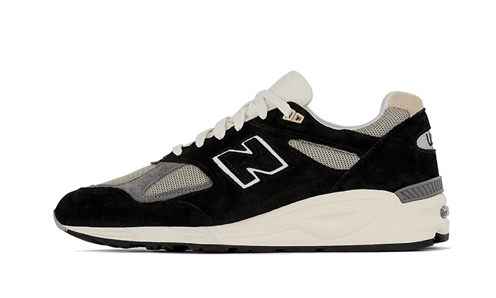 990-v2-made-in-usa-black-basketsold