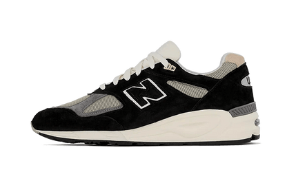 990-v2-made-in-usa-black-basketsold