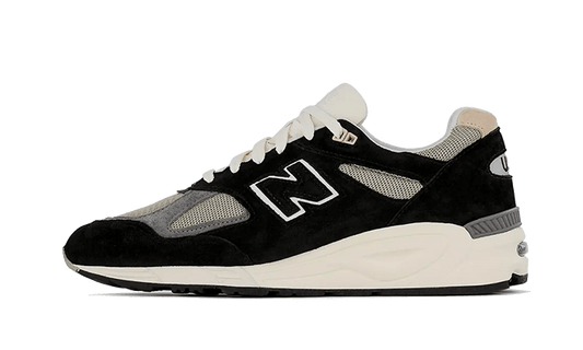 990-v2-made-in-usa-black-basketsold