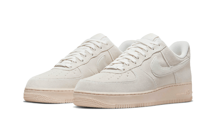 air-force-1-low-winter-premium-summit-white-basketsold