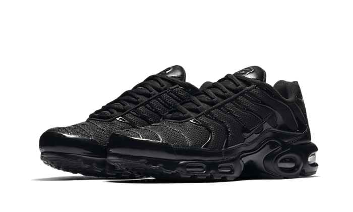 air-max-plus-triple-black-basketsold