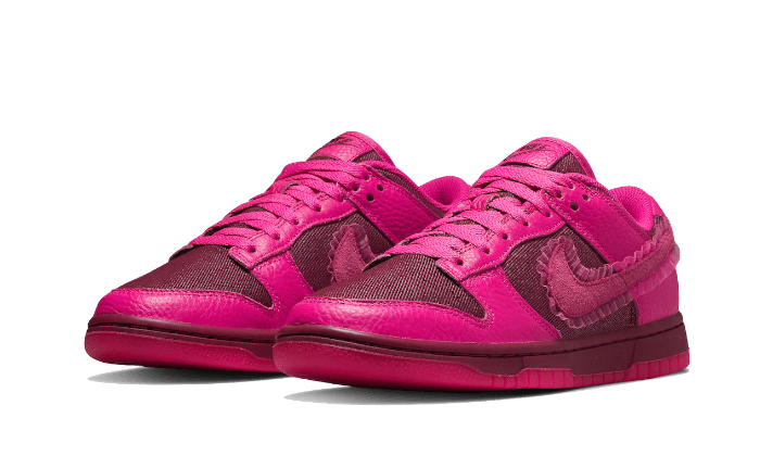 dunk-low-valentines-day-2022-basketsold