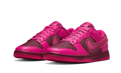 dunk-low-valentines-day-2022-basketsold